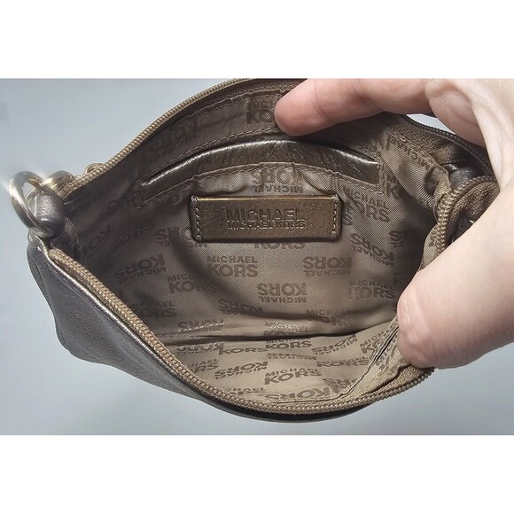 Michael Kors Fulton Gold Metallic Pebbled Leather Wristlet Shoulder Bag 7"x4.5" - Picture 4 of 11